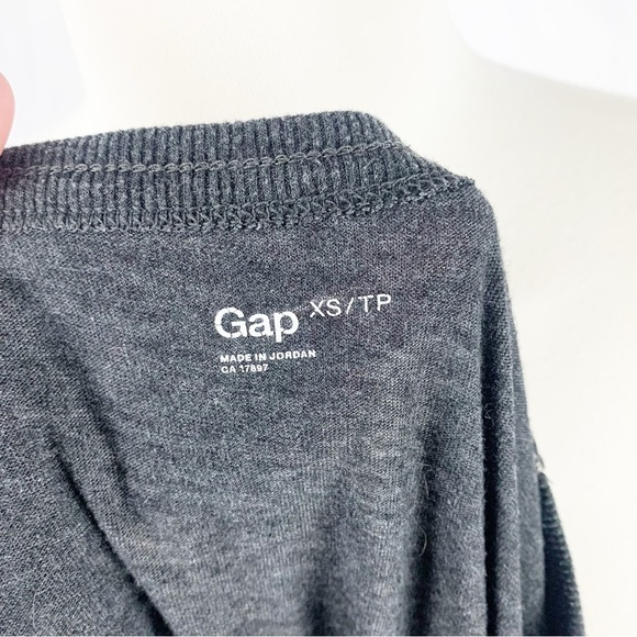 🩶 GAP Charcoal Long Sleeve Scoop Neck Tee (XS) – Everyday Essential 🩶 - Picture 2 of 8